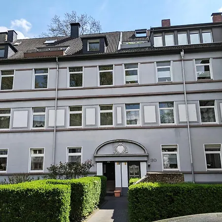 Zentral Gelegen, Sehr Geraeumig, 3 Zimmer, 3 Betten * 埃森