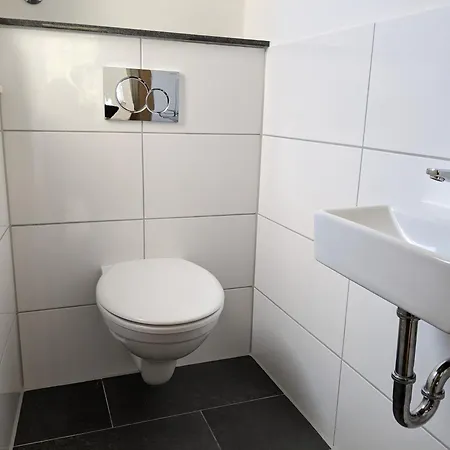 아파트 Zentral Gelegen, Sehr Geraeumig, 3 Zimmer, 3 Betten