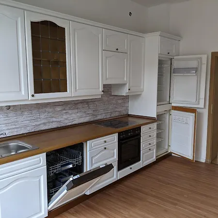 아파트 Zentral Gelegen, Sehr Geraeumig, 3 Zimmer, 3 Betten