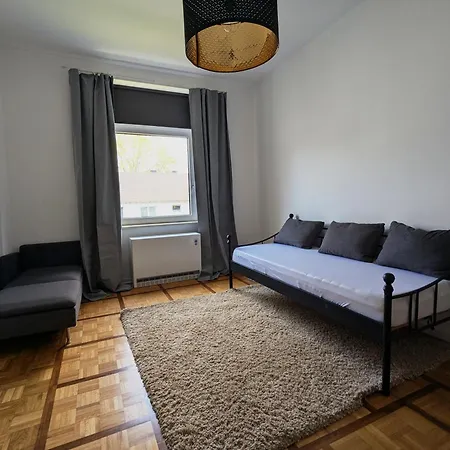 Zentral Gelegen, Sehr Geraeumig, 3 Zimmer, 3 Betten 에센