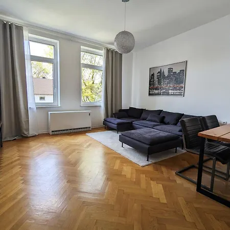 아파트 Zentral Gelegen, Sehr Geraeumig, 3 Zimmer, 3 Betten