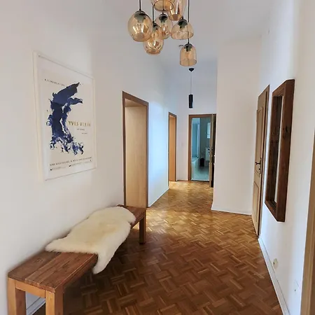 아파트 Zentral Gelegen, Sehr Geraeumig, 3 Zimmer, 3 Betten