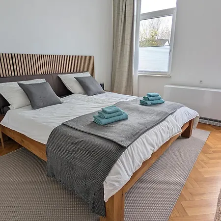 Zentral Gelegen, Sehr Geraeumig, 3 Zimmer, 3 Betten Apartmán