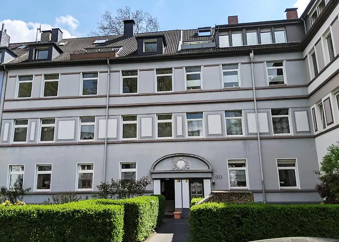 Zentral Gelegen, Sehr Geraeumig, 3 Zimmer, 3 Betten * 埃森