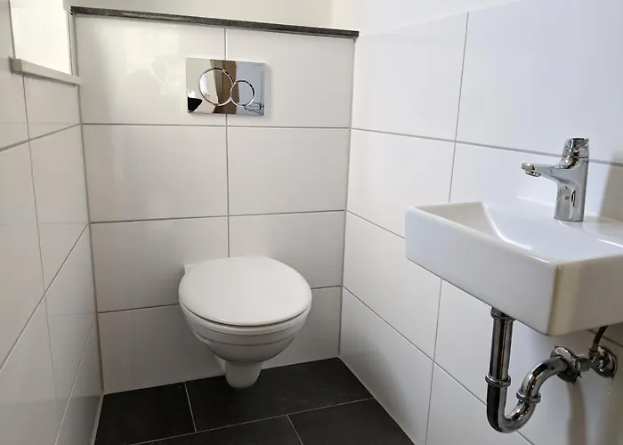 Апартаменты Zentral Gelegen, Sehr Geraeumig, 3 Zimmer, 3 Betten