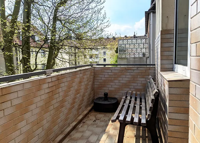 Zentral Gelegen, Sehr Geraeumig, 3 Zimmer, 3 Betten