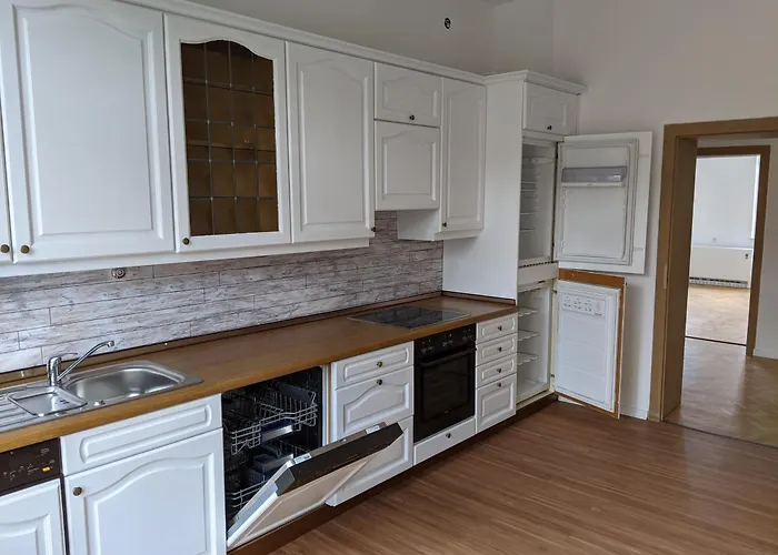 Апартаменты Zentral Gelegen, Sehr Geraeumig, 3 Zimmer, 3 Betten