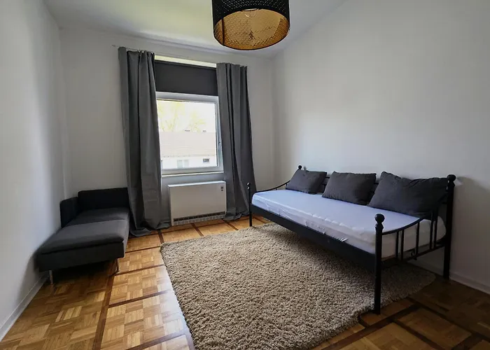 Zentral Gelegen, Sehr Geraeumig, 3 Zimmer, 3 Betten 埃森