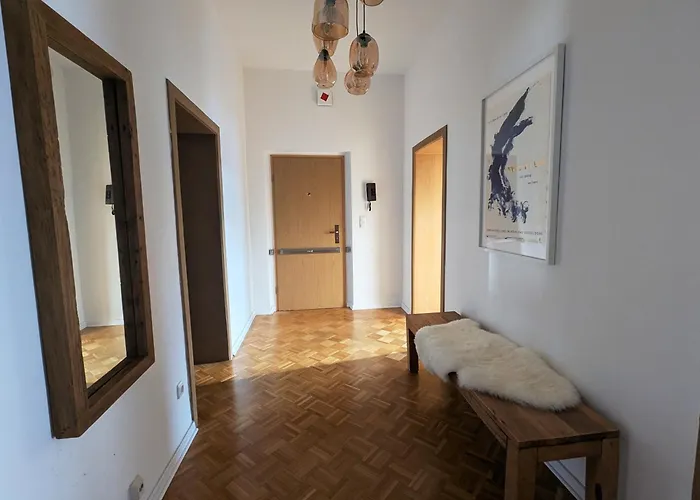 Апартаменты Zentral Gelegen, Sehr Geraeumig, 3 Zimmer, 3 Betten